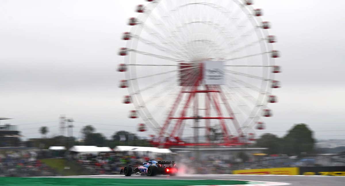 Fernando Alonso conduce el Alpine durante la FP1 de este viernes en Suzuka. /GETTY