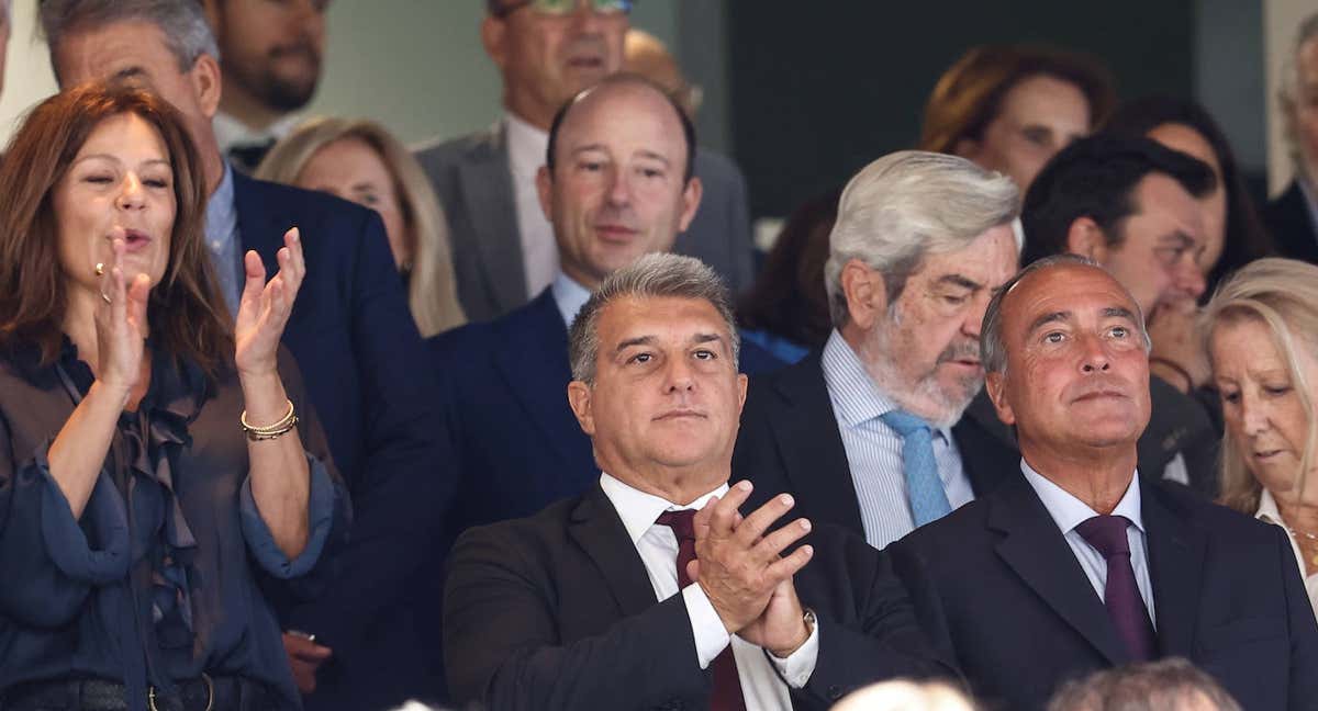 Laporta, en el partido ante el Real Madrid en el Bernabéu./GETTY