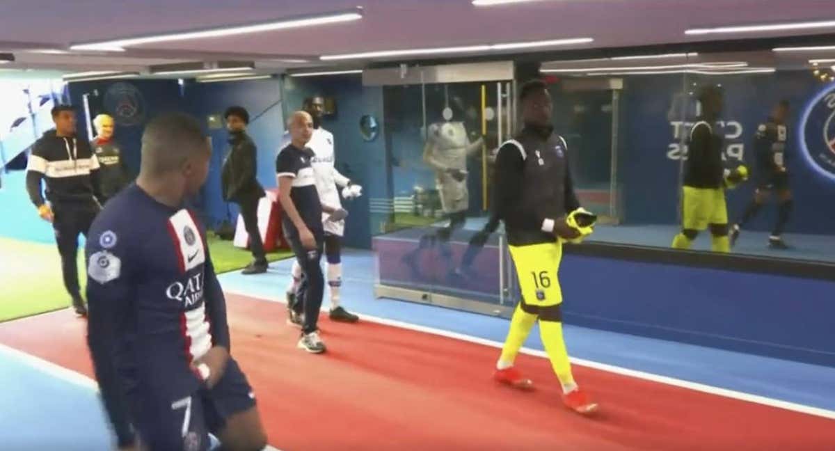 El gesto de Mbappé en el túnel de vestuarios./GETTY