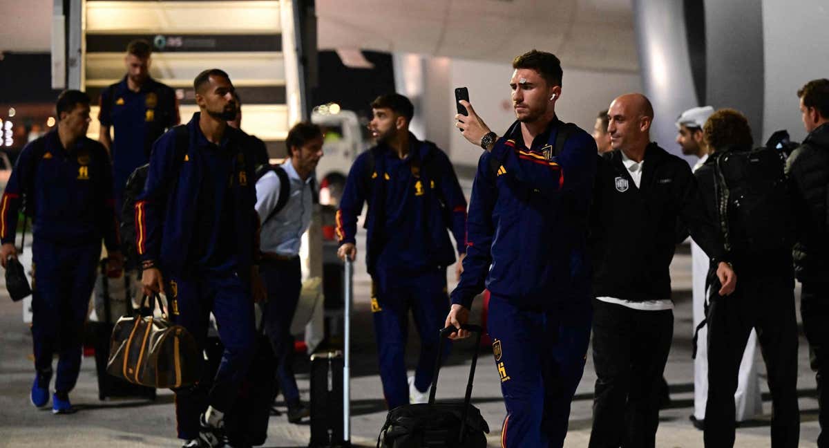 Los jugadores de la Selección española, en su llegada a Doha (Catar)/AFP