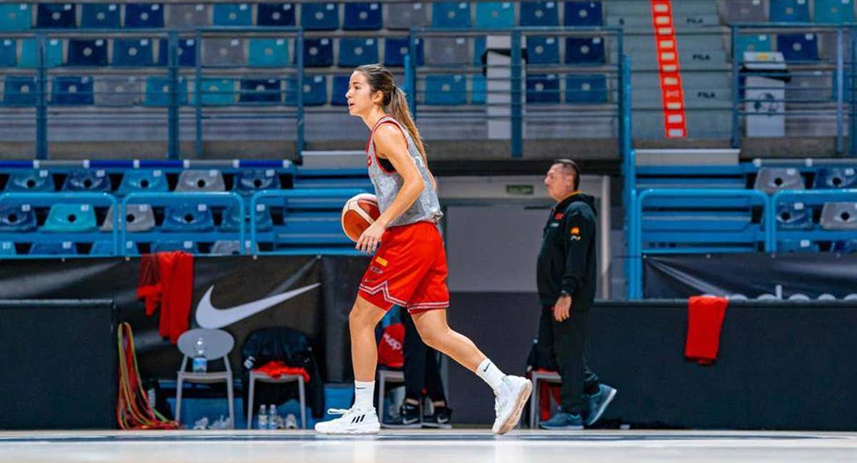 Laura Peña, en el entrenamiento de la Selección Española./FEB