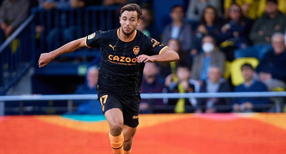 Nico González, durante el partido ante el Villarreal en el que se fracturó el quinto metatarsiano de su pie izquierdo. /AFP