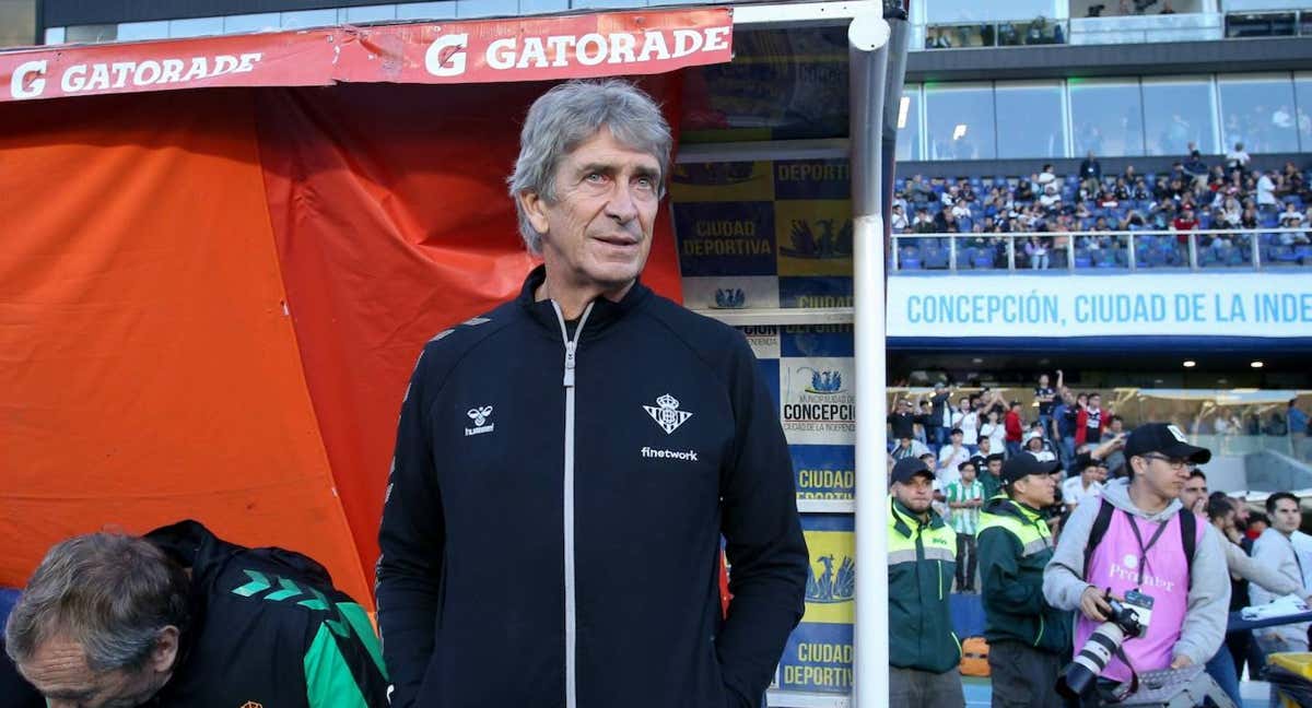 Manuel Pellegrini antes de un partido del Betis./GETTY