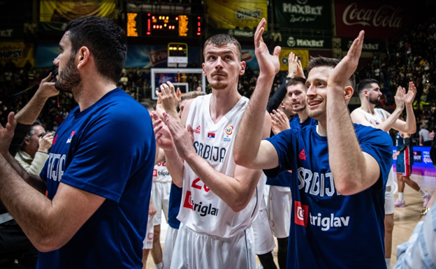 Serbia celebra la clasificación ante Gran Bretaña. FIBA