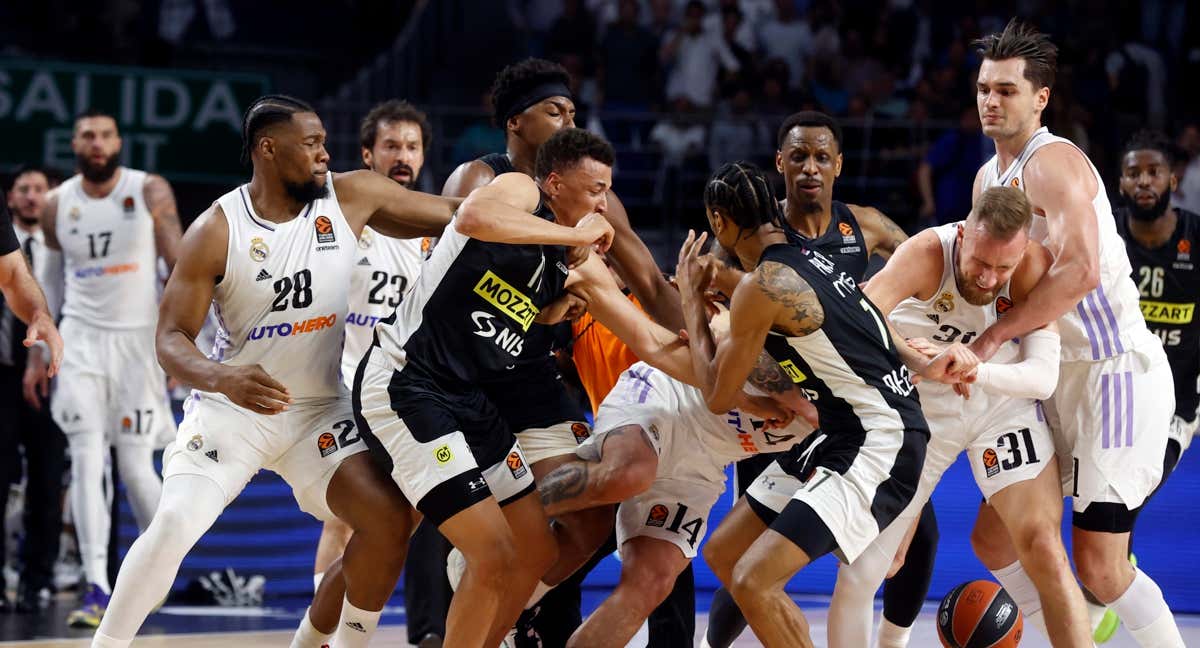 Momento de la pelea entre los jugadores del Real Madrid y del Partizan de Belgrado./EFE