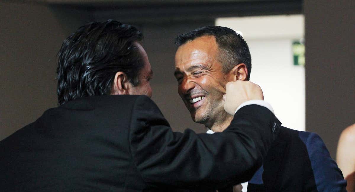 Jorge Mendes con Futre hace unos años. /AFP