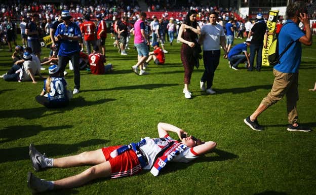 ¡Surrealista! Invasión por el ascenso de la afición del Hamburgo... y no suben