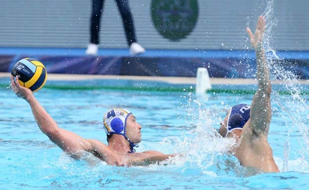 Alberto Munárriz falló uno de los penaltis del Barceloneta. EFE/EPA/ANDREJ CUKIC