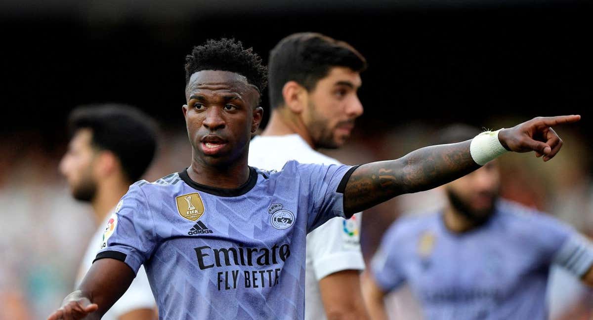 Vinicius, en el partido contra el Valencia disputado en Mestalla la pasada temporada. /Reuters.