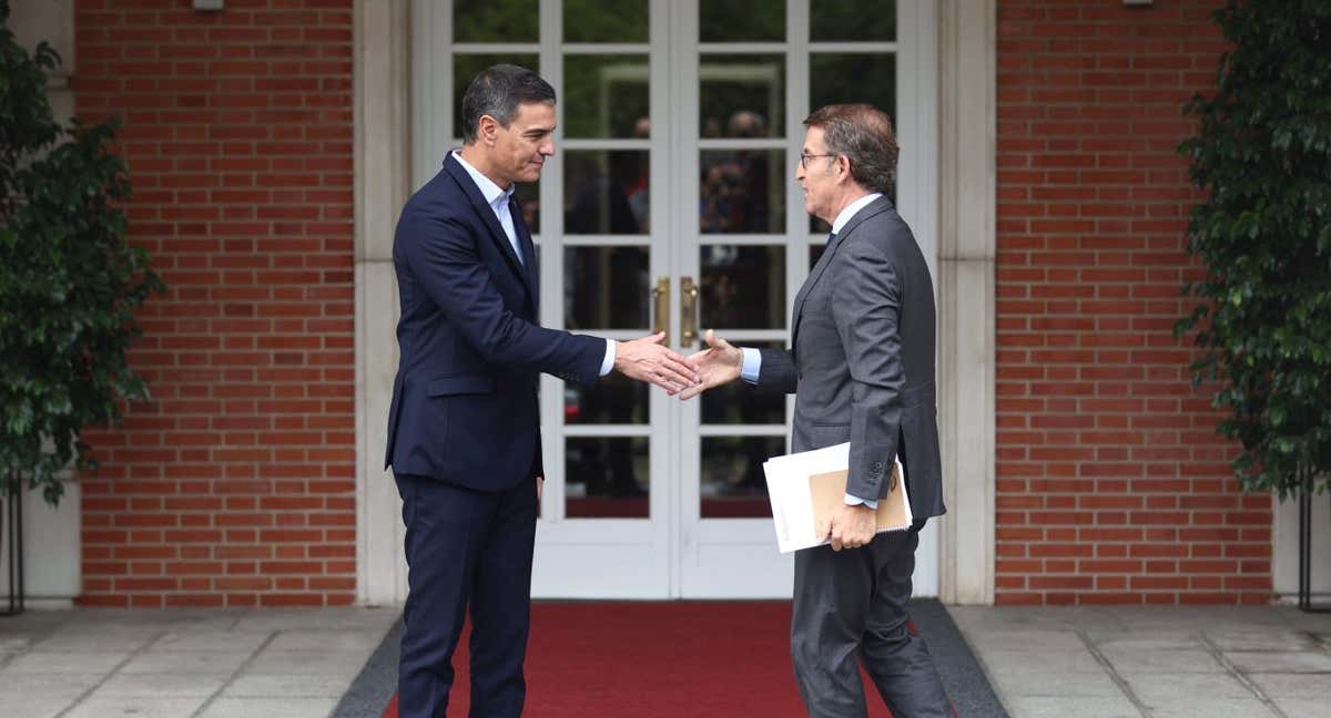 Pedro Sánchez y Alberto Núñez Feijóo en un encuentro en el Palacio de La Moncloa./Efe