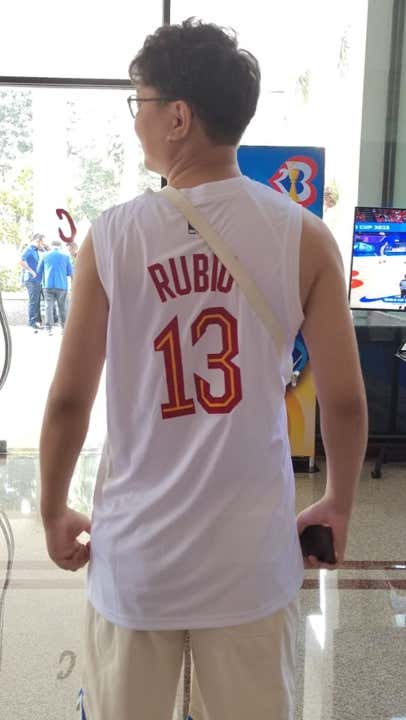 El desolador viaje de He Xiangbao: «He volado 2.800 kilómetros sólo para ver a Ricky Rubio»
