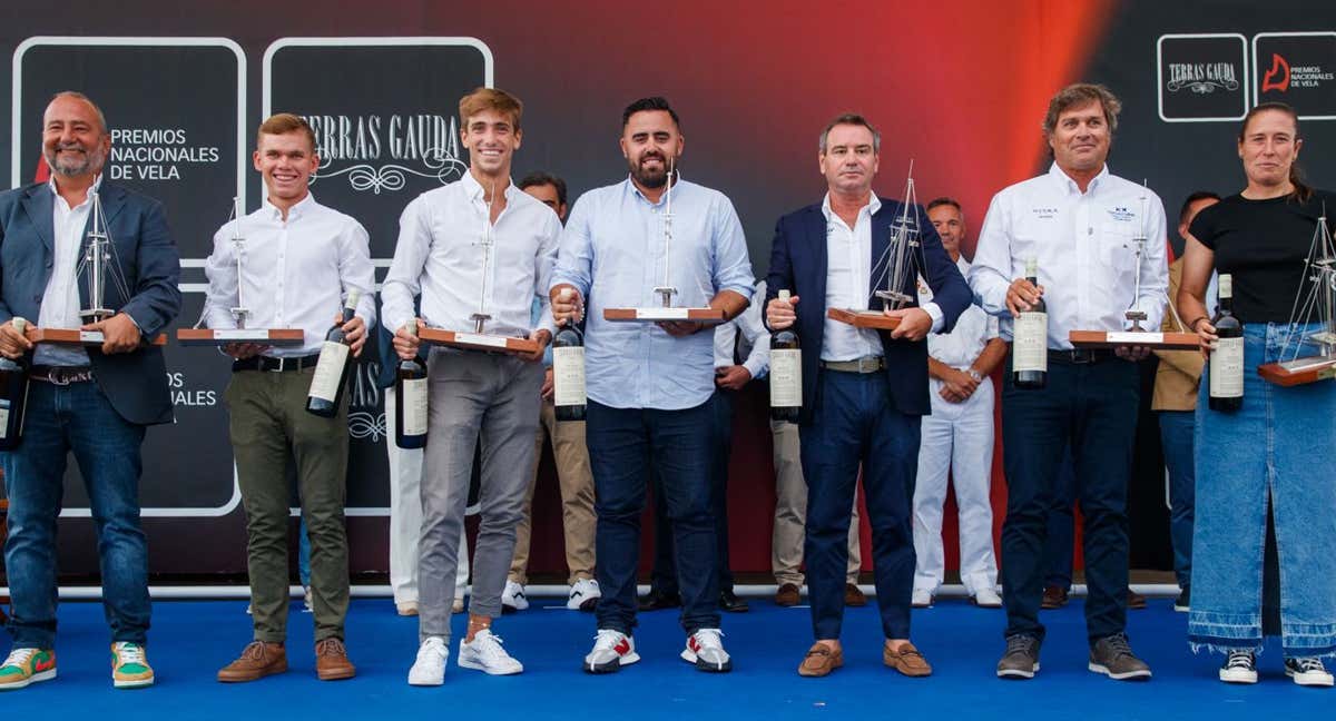 Los galardonados en los Premios Nacionales de Vela Terras Gauda. /MONTE REAL CLUB DE YATES DE BAIONA