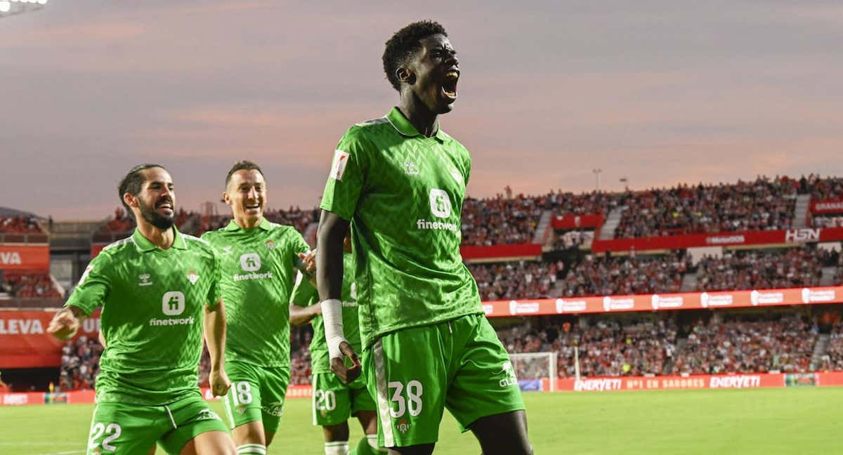 Assane Diao celebra su gol en Granada./EFE
