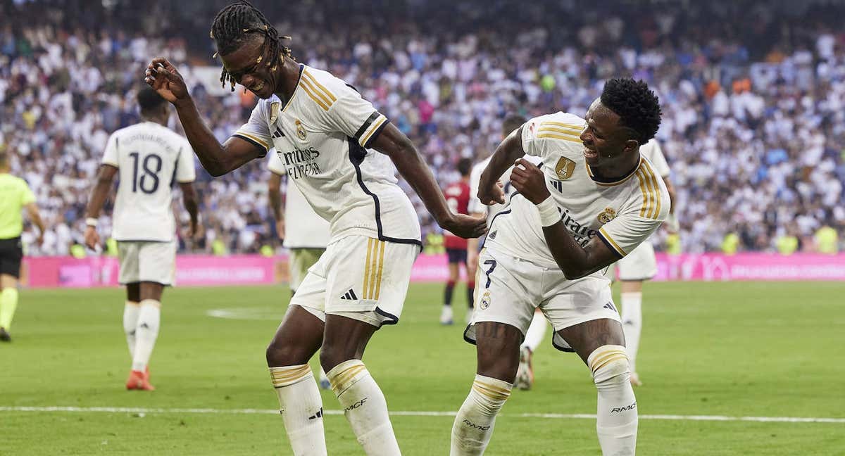 Vinicius celebra su gol ante Osasuna con Camavinga. /EP