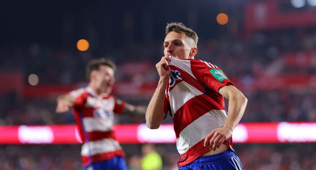 Bryan Zaragoza celebra su gol al Cádiz./GETTY