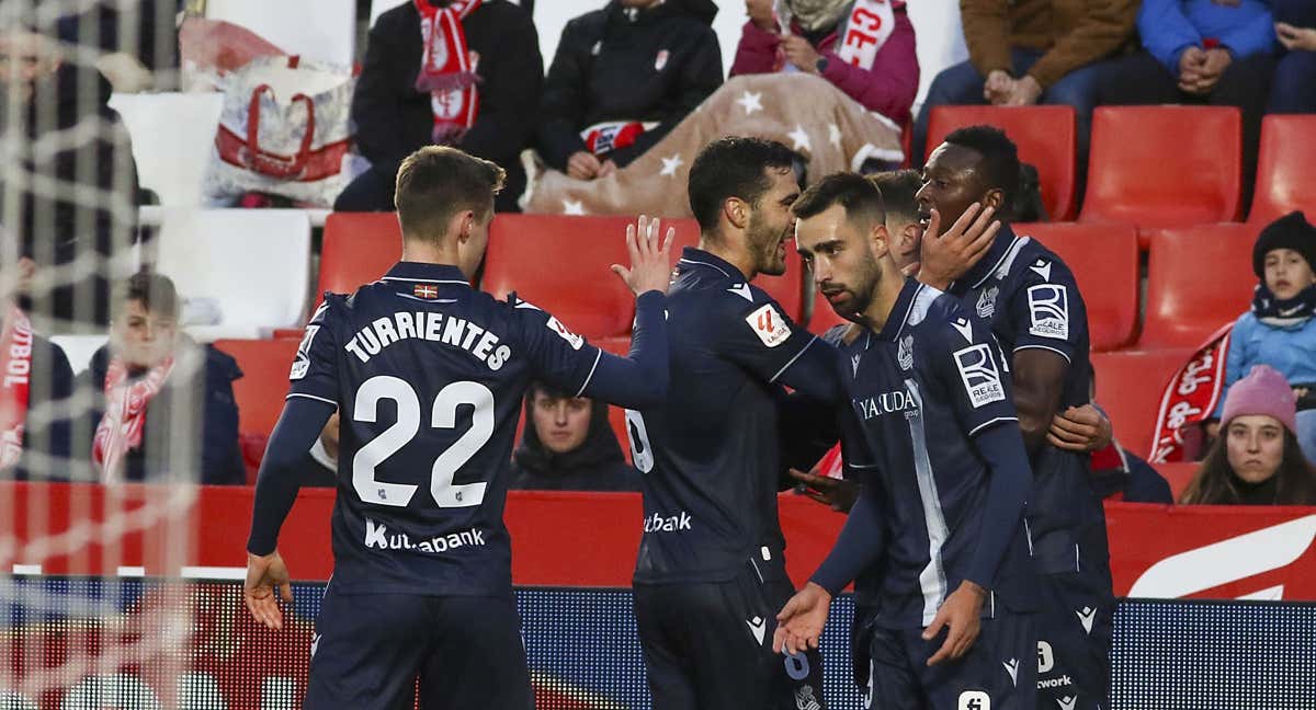 La Real celebra su victoria en Granada/LALIGA