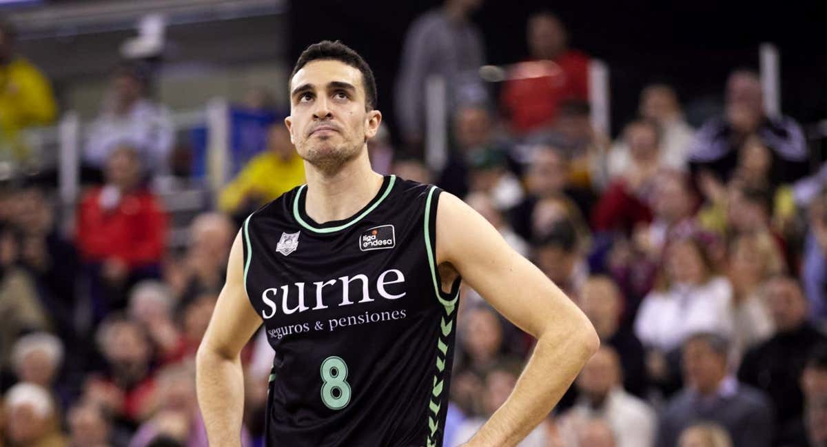 Álex Reyes, durante el partido ante el Covirán Granada. /ACB PHOTO/FERMÍN RODRÍGUEZ