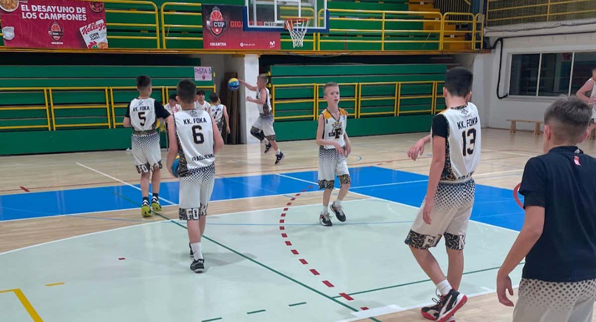 Los jugadores del KK Zolna serbio en Guadalajara./Gigantes Minicup
