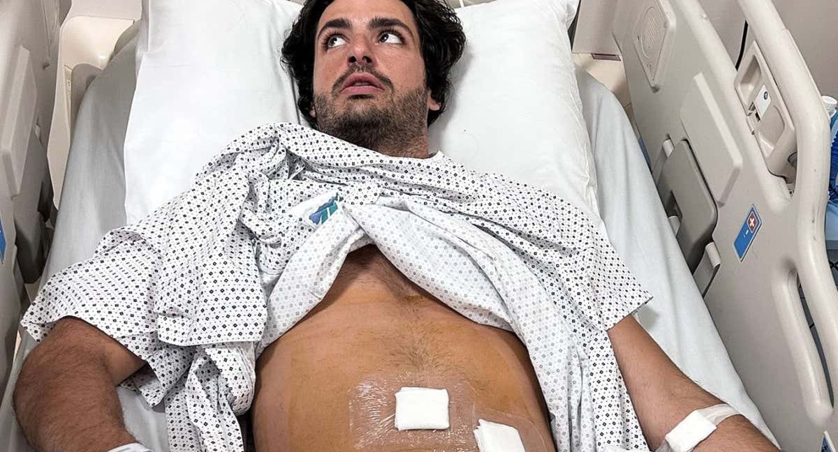 Carlos Sainz tras la operación de apendicitis a la que fue sometido./Twitter | Carlos Sainz