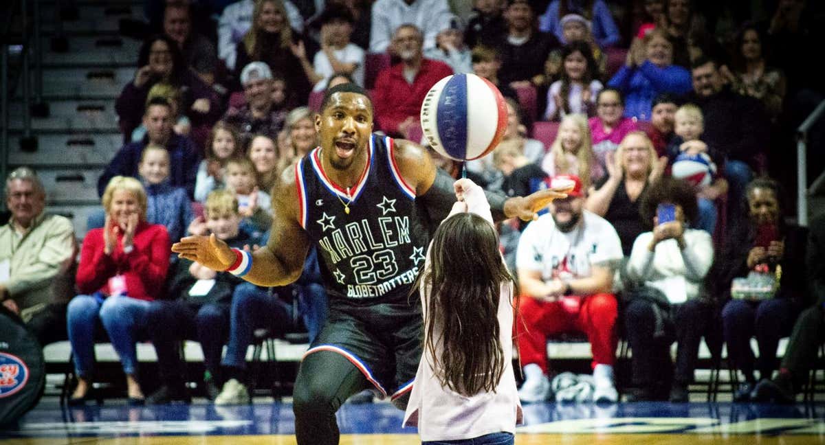 Thunder Law en un partido con los Globetrotters. /GLOBETROTTERS