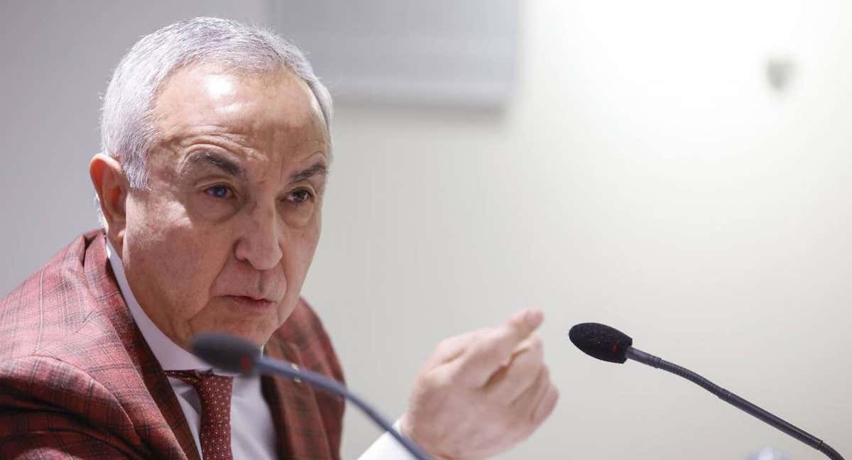 Alejandro Blanco, presidente del Comité Olímpico Español (COE), interviene en un almuerzo-coloquio organizado por el Club Siglo XXI, este martes en Madrid. /EFE/ Javier Lizon