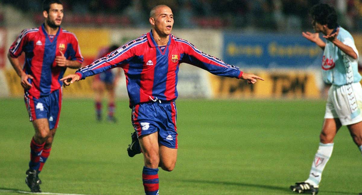 Ronaldo celebra un gol con el Barça./FC Barcelona
