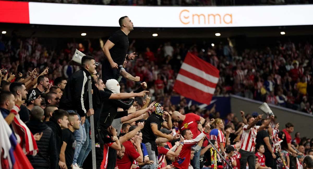 Foto de archivo del Fondo Sur del Metropolitano en un partido ante el Madrid en 2024. /REUTERS