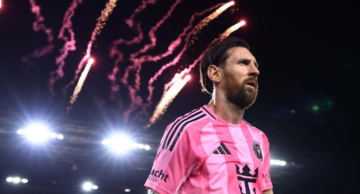 Messi abandona el terreno de juego tras la victoria ante los Red Bulls. /AFP
