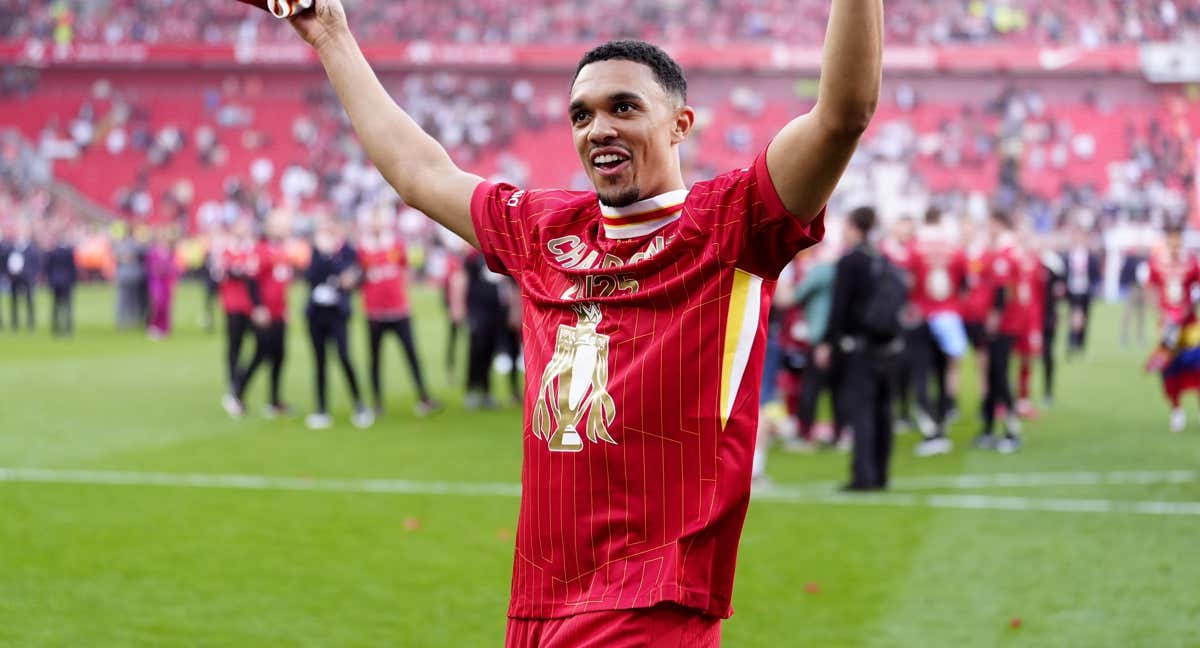 Alexander-Arnold celebra el título de Premier con el Liverpool. /EP