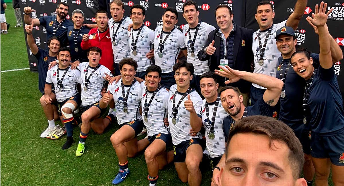 Los Leones 7s celebran la plata mundial conseguida. /Alex Ho