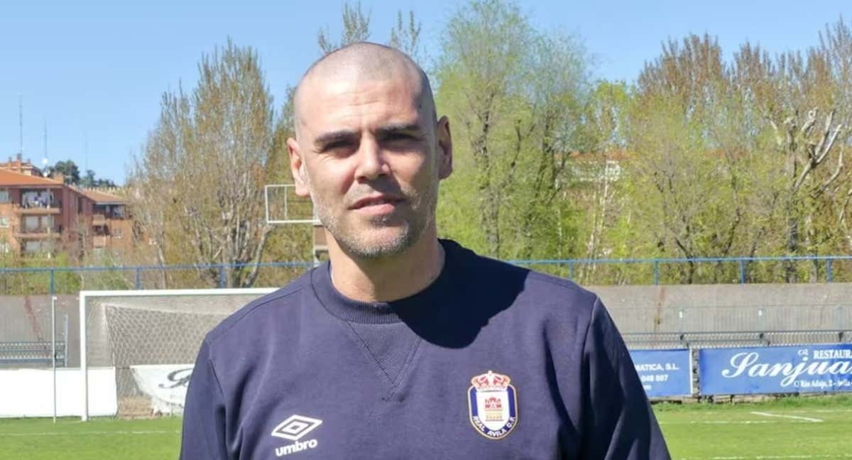 Víctor Valdés es el entrenador del Real Ávila./