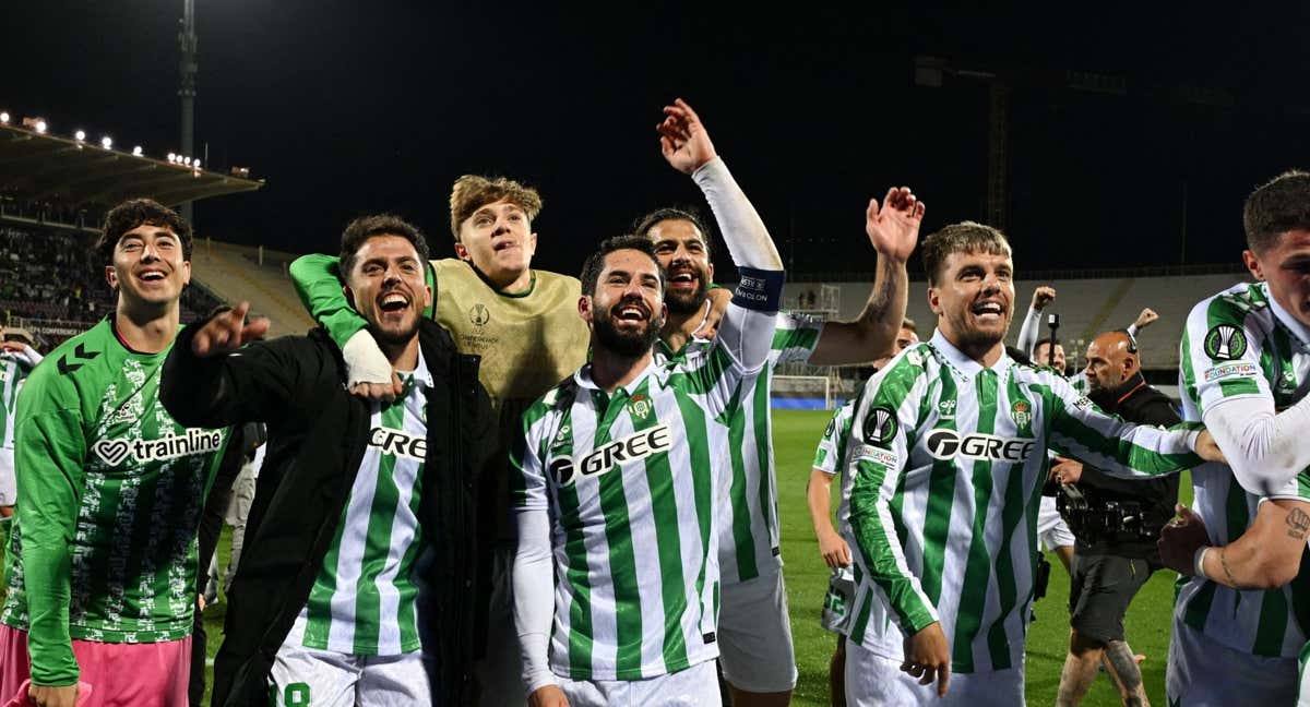 Los jugadores del Betis celebran el pase a la final./REUTERS