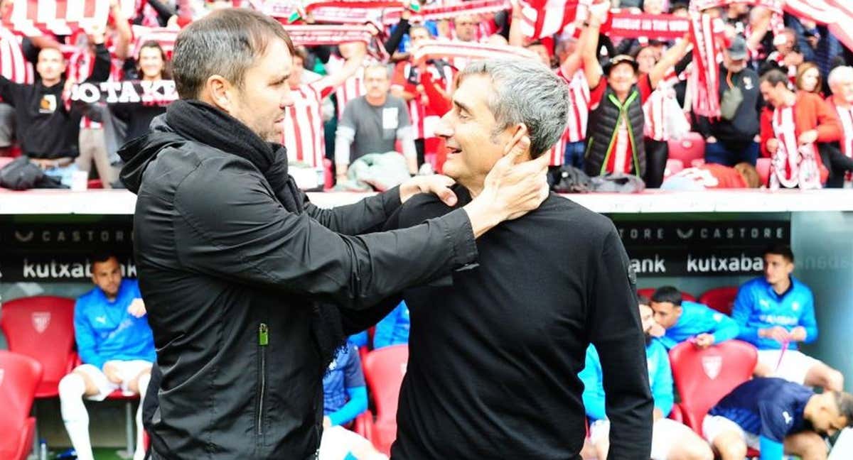 Coudet saluda a Valverde antes del duelo en San Mamés./LaLiga