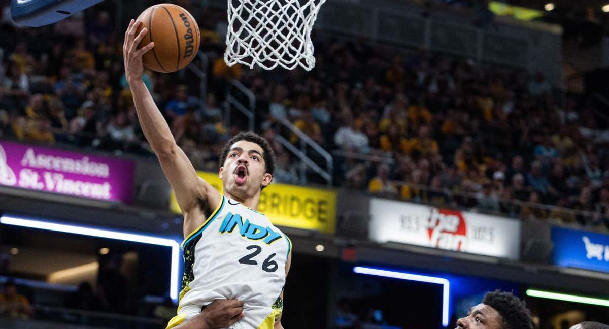 Ben Sheppard deja una bandeja en la canasta de los Cavaliers./Reuters