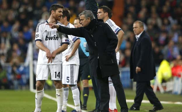 Xabi, con Mourinho en el Real Madrid.