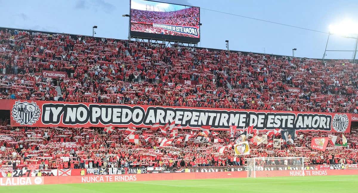 La afición del Sevilla ante Las Palmas./SFC