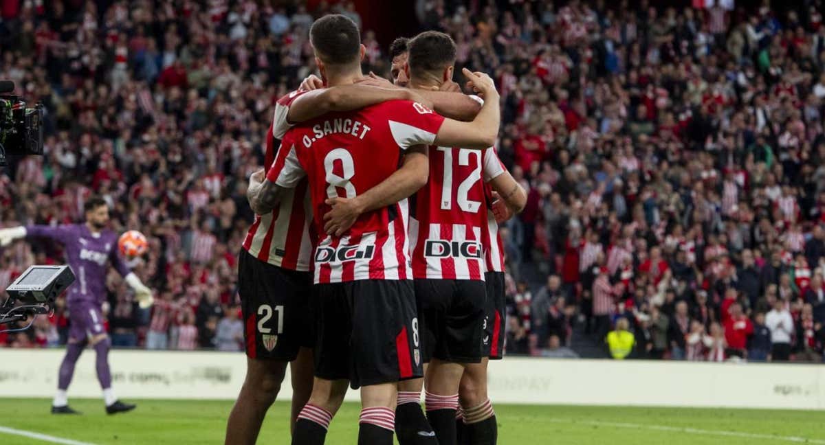 Los futbolistas rojiblancos celebran el gol conseguido ante el Alavés./Athletic Club