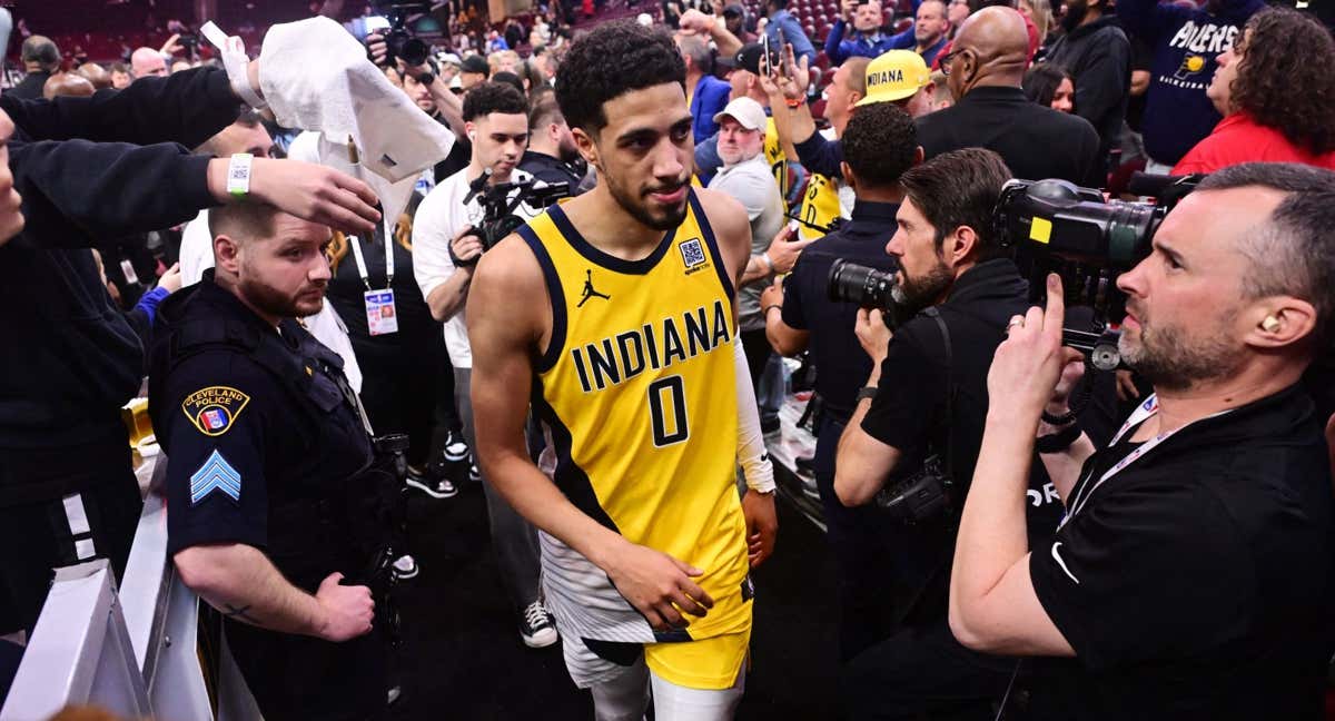 Tyrese Haliburton se retira de la cancha tras eliminar a los Cavs./Reuters