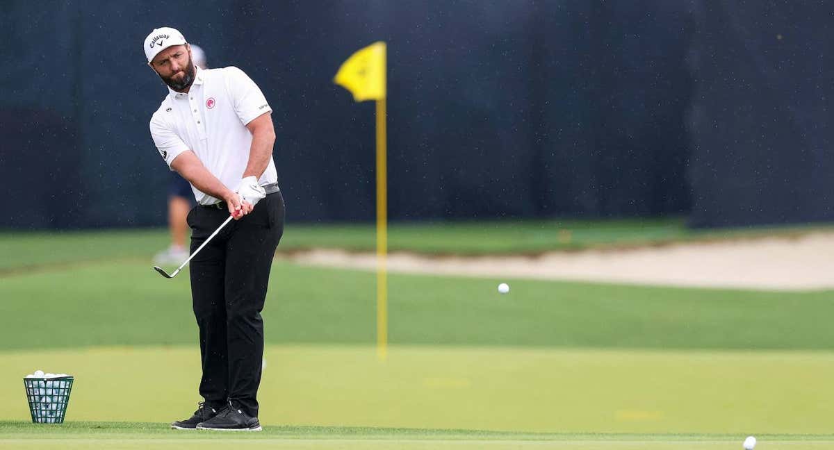 Jon Rahm, entrenando para el PGA Championshp. /AFP
