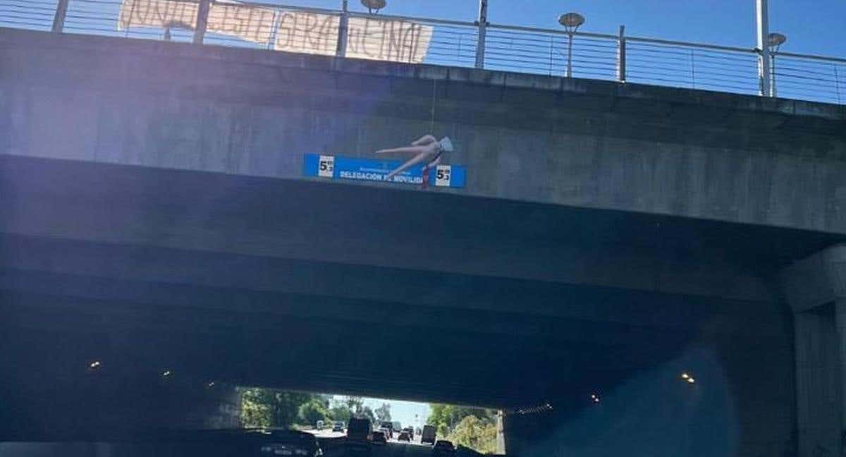 El Sevilla se pone en manos de la Policía ante una nueva amenaza: muñeco colgado y un mensaje de «Junior, éste será tu final»
