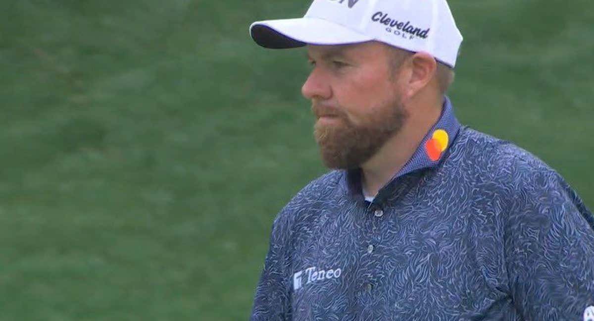 Shane Lowry hace una peineta durante la segunda jornada del PGA./