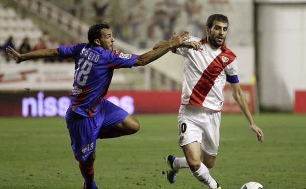Roberto Trashorras, durante un partido con el Rayo la temporada 12-13. Agencias