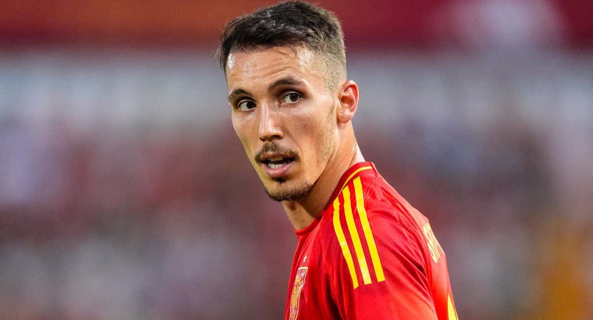 Grimaldo en un partido con la Selección española./AFP