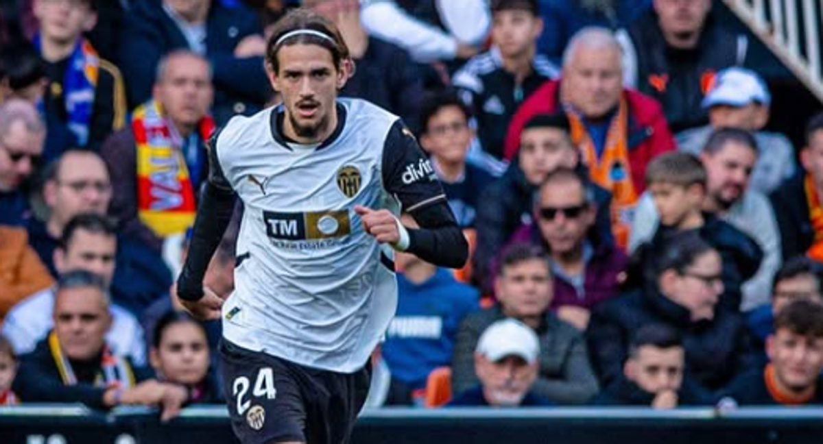 Yarek en un partido con el Valencia. /Valencia C.F