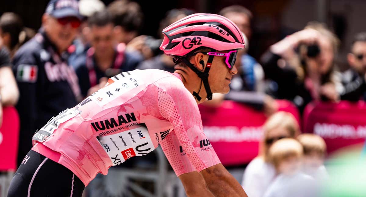 Isaac del Toro antes de la etapa 12. /@giroditalia en X