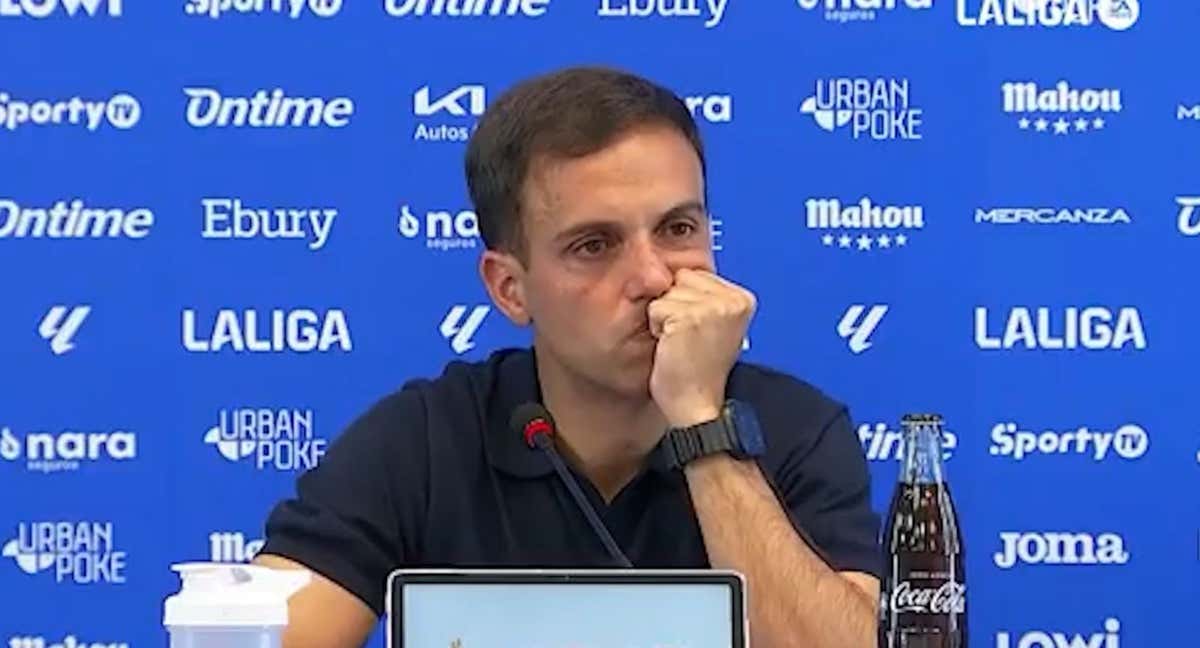 Borja Jiménez, emocionado en la rueda de prensa. /