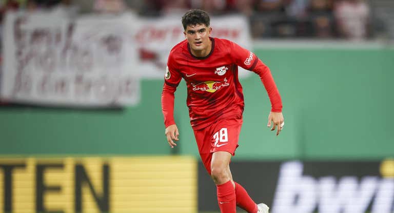 Novoa, la perla gallega que tiene apuntada el Madrid, juega en el Leipzig