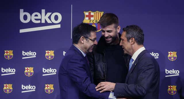 El Mundo: Un informe interno y 142 millones de euros, la herencia de Bartomeu con Piqué
