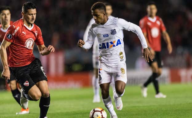 Rodrygo jugando en Santos. GETTY