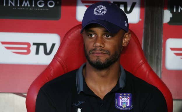 Kompany, en el banquillo del Anderlecht. GETTY